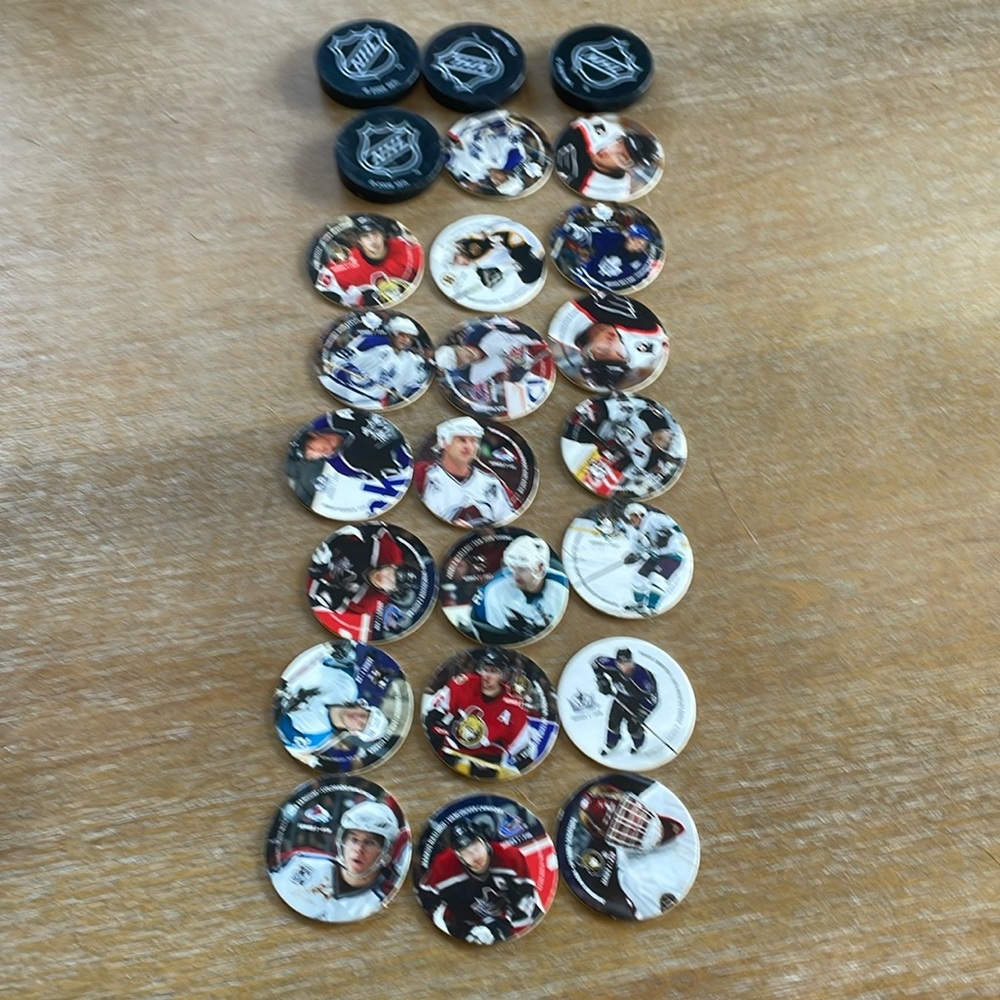 NHL pogs (20 pogs and 4 slammers)